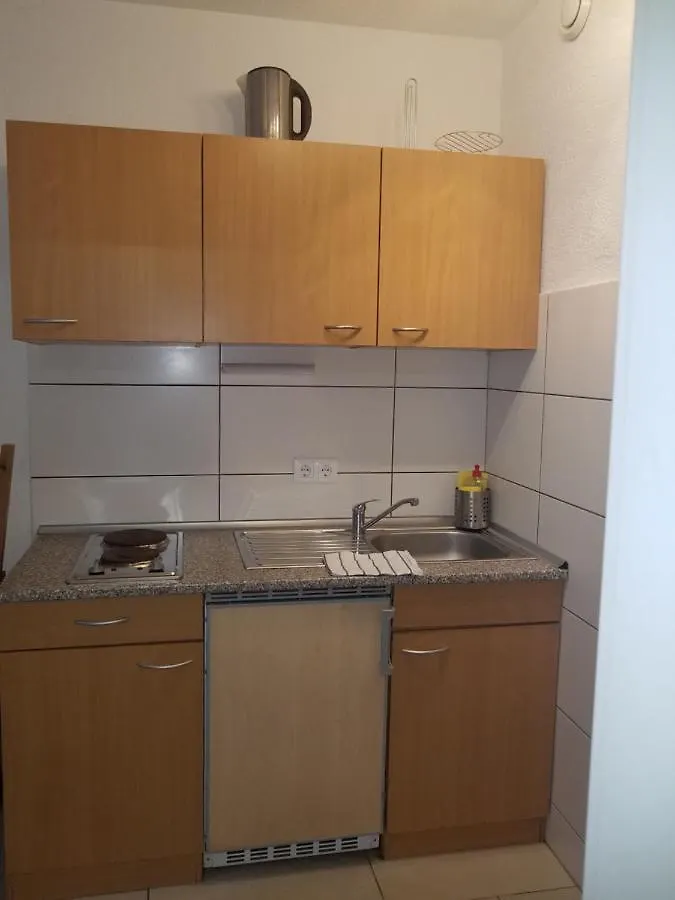Workers-Sleep-Station Apartment Cologne 0*,